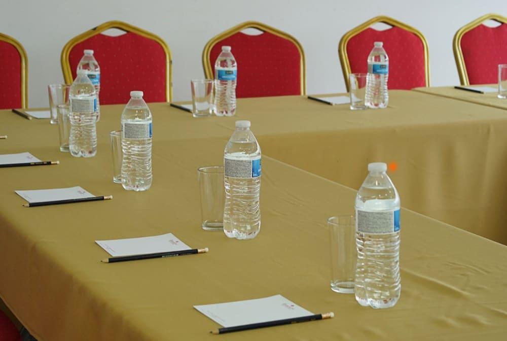 Hotel Ramada By Wyndham Panama Via Argentina Extérieur photo